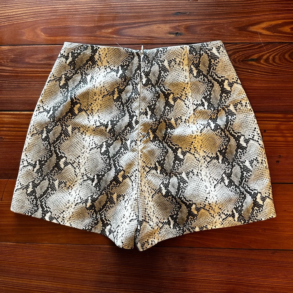 NWT Cloud 10 Snake Print Skort, Size S, Gray/Off White - Picture 3 of 9